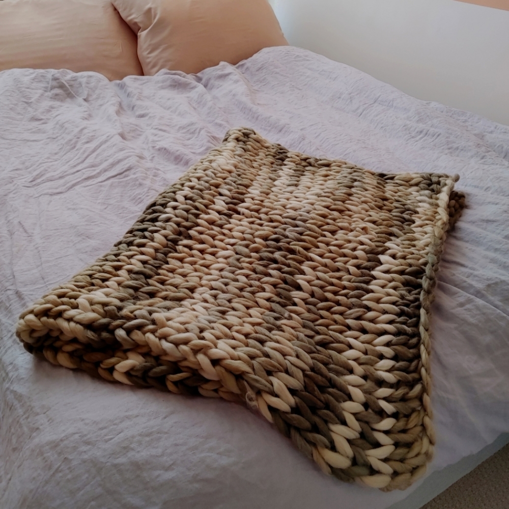 Giant yarn throw